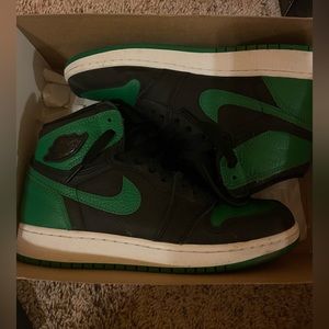 Air Jordan 1s Pine Green (GS) size 7 women’s, youth 5.5